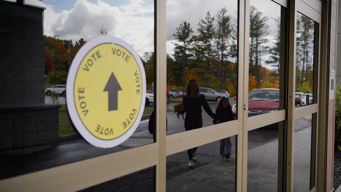 Les électeurs de l’ensemble de la province sont appelés aux urnes lundi pour exercer leur droit de vote. À Sherbrooke, les bureaux sont ouverts depuis 9 h 30.
