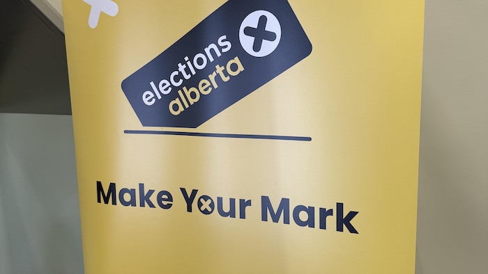 Affiche jaune d'Élections Alberta. Septembre 2026.