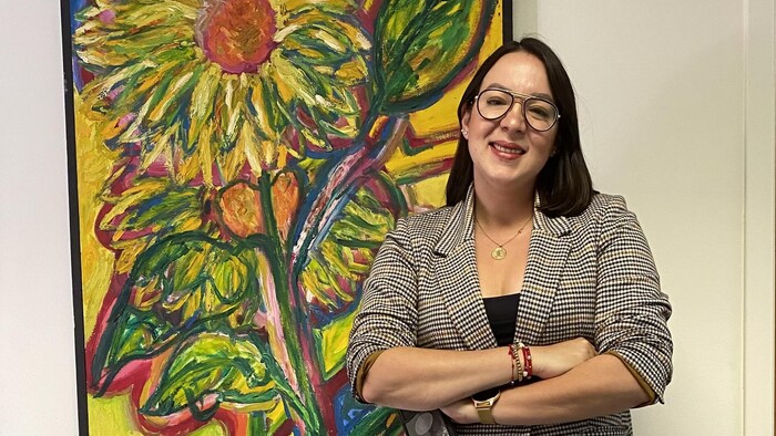 Sur la photo, Luisa Moncada, qui était journaliste professionnelle à El Salvador, vit à Toronto depuis cinq ans.