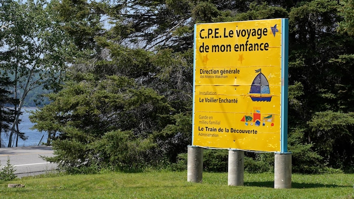 Pancarte où il est inscrit Le Voyage de 