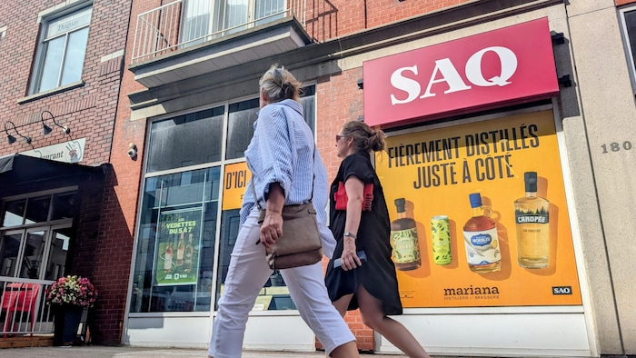 La devanture d'une succursale SAQ.