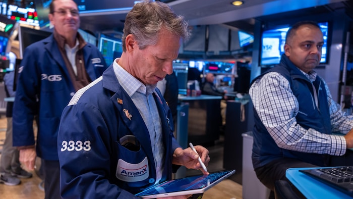 Des courtiers dans la salle des marchés à Wall Street.