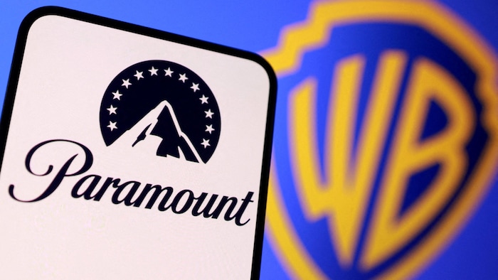 Le logo de Paramount devant le logo de Warner.