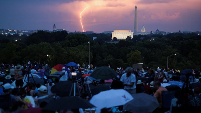Un éclair dans le ciel de Washington.