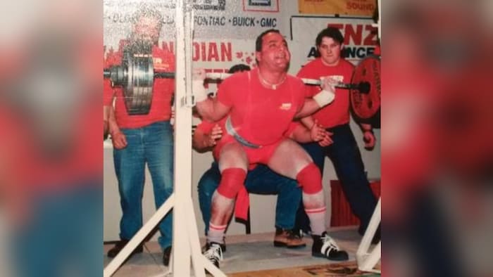 Wayne Cormier, au Championnat canadien de dynamophilie en 1999 à Moose Jaw.