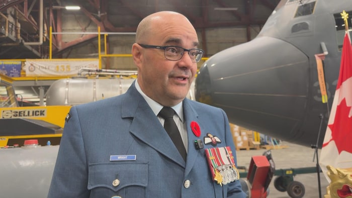 Le colonel Curtis Wright, commandant de la 17e Escadre basé à Winnipeg