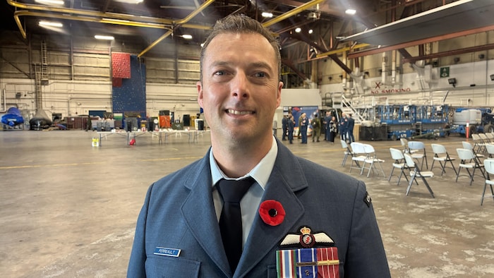 Le colonel Ian Perreault, commandant de la 19e Escadre Comox, à Comox, en Colombie-Britannique.