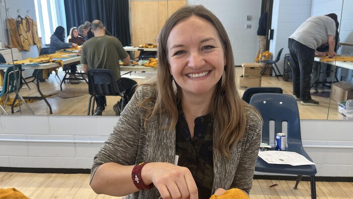 Renelle Allard-Parent, participante à l'atelier de fabrication de cuir en veste le 14-03-2026.