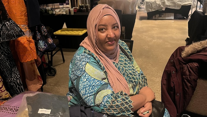 Roukaya Ousman est assise les bras l'un sur l'autre, le 8 février 2026 à Winnipeg.