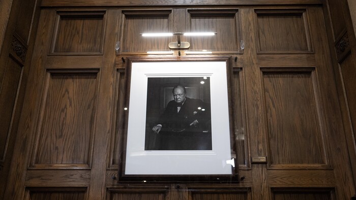 Le portrait de Winston Churchill.