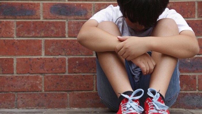 Le repli sur soi-même d'un enfant maltraité