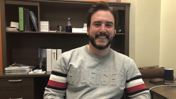 Xavier Gauvin, dans son bureau, lors de l'entrevue avec Radio-Canada.