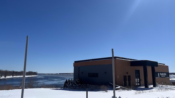 Le Yacht club de Trois-Rivières sous la neige.