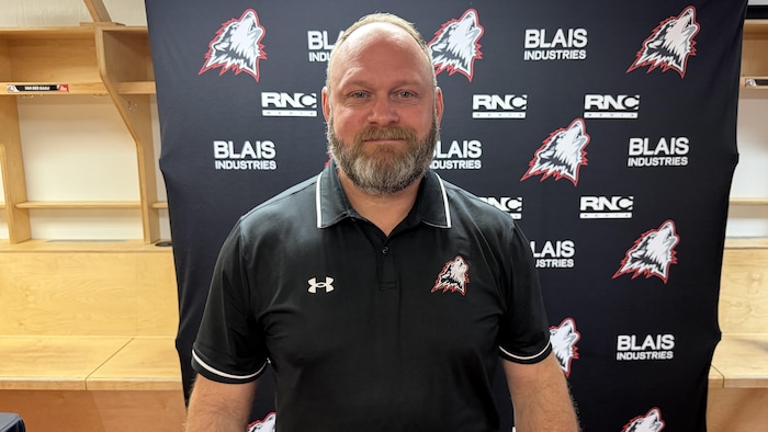 Yannick Gaucher dans le vestiaire de Huskies.