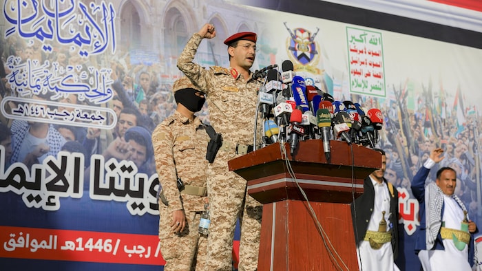 Le brigadier Yahya Saree Qasim, porte-parole du groupe Houthi du Yémen.