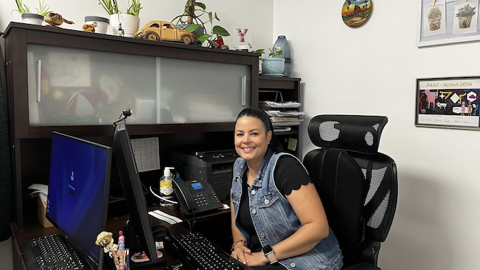 Yisel Perez Acosta à son bureau de l'AEIM.
