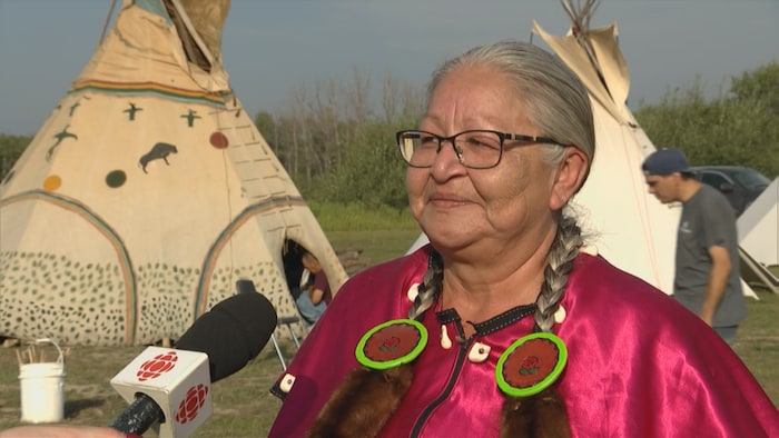 Yolanda Dustyhorn, aînée et membre de la Première Nation de Kawacatoose