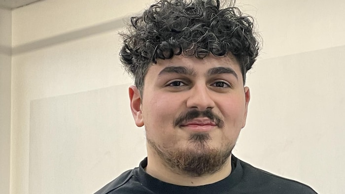 Younes Chahti, âgé de 23 ans, est agent de combattants professionnels et promoteur sportif.