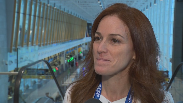 Dominique Côté, directrice de vol et agente de bord chez Sunwing.