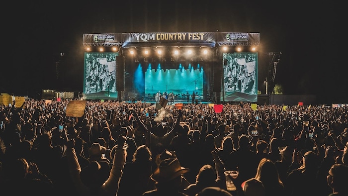 La scène du YQM Country Fest, vendredi soir. 