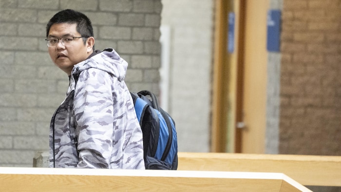 Yuesheng Wang get  au palais de justice.