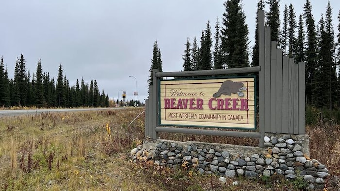 Affiche indiquant «bienvenue à Beaver Creek». 