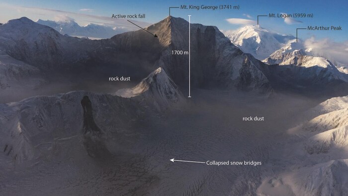 Sur cette photo du mont King George, on voit des zones identifiées comme étant des conséquences du séisme de décembre.