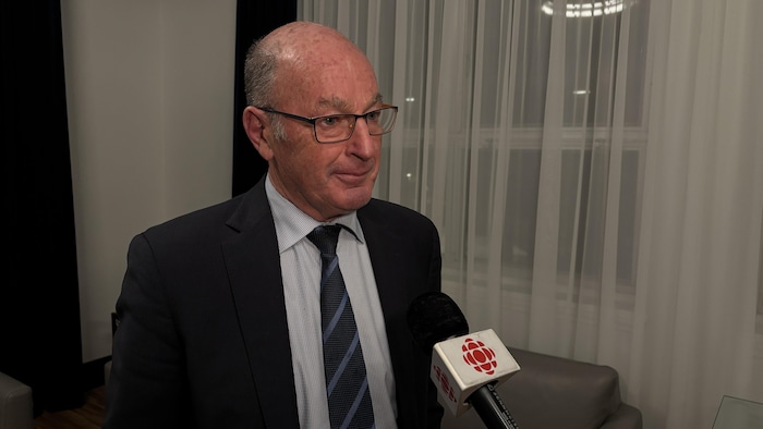 Yves Lévesque est en entrevue au micro de Radio-Canada.