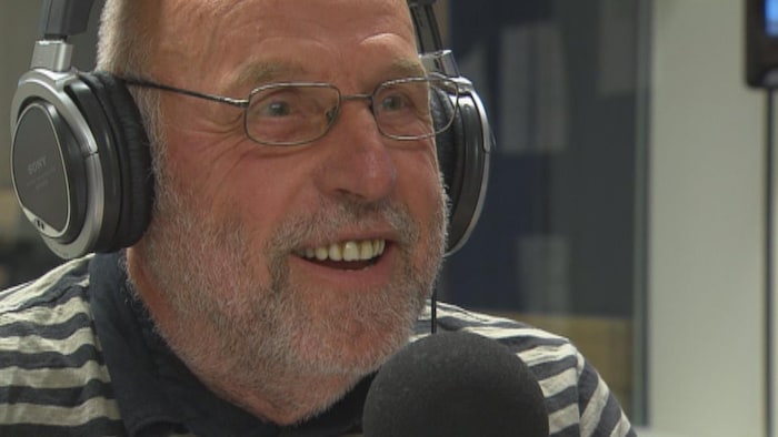 Yvon Paré en studio.