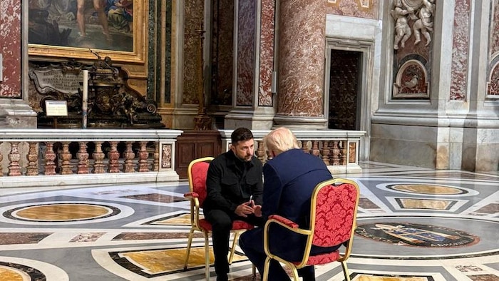 Le président ukrainien Zelensky rencontre le président américain Trump au Vatican