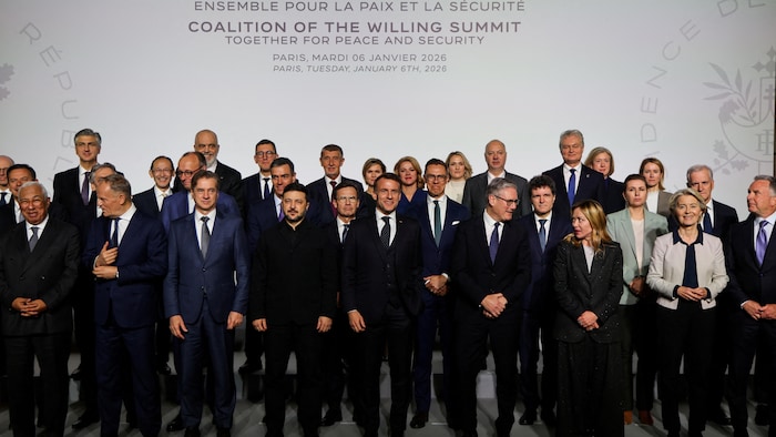 Photo de groupe rassemblant les dirigeants qui ont participé au Sommet de la Coalition des volontaires.