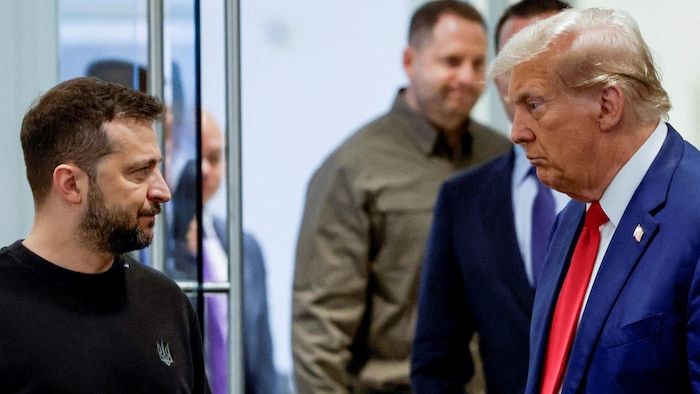 Donald Trump et le président ukrainien Volodymyr Zelensky se rencontrent à la Trump Tower à New York, aux États-Unis, le 27 septembre 2024.  