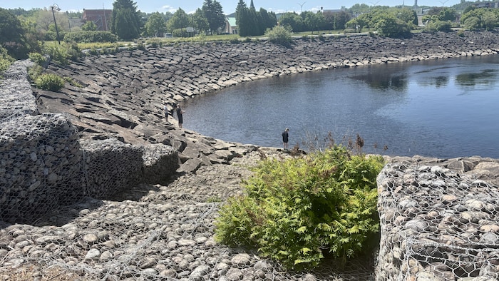 La descente située à proximité de la fontaine sur la Zone portuaire de Chicoutimi.