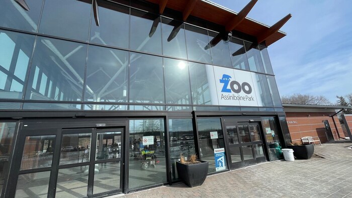 La devanture du zoo du parc Assiniboine.