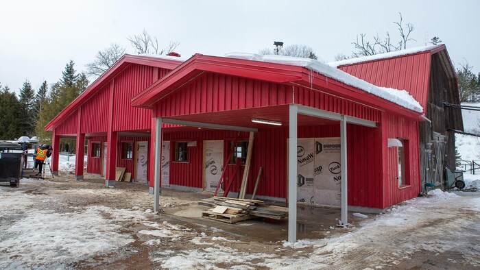 L'extérieur de la petite ferme.