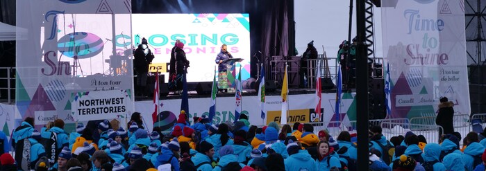Une foule de délégués assiste aux cérémonies de clôture des 26e Jeux d'hiver de l'Arctique à Wood Buffalo, en Alberta, le samedi 4 février 2023.