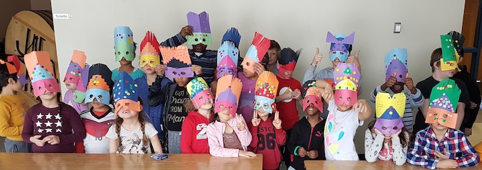 L'atelier des masques est l'un des programmes proposés par PAAL dans les écoles de Montréal. 