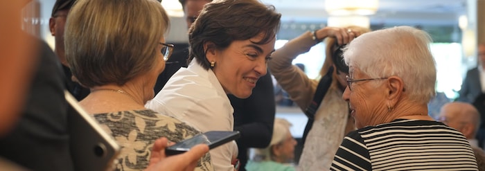 La cheffe de la Coalition avenir Québec, Christine Fréchette, rencontre des aînés.