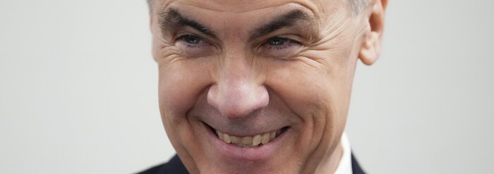 Mark Carney sourit.