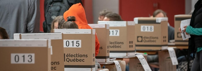 Des boîtes de scrutin.