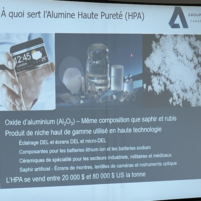 Une affiche présente les particularités de l'alumine de haute pureté.