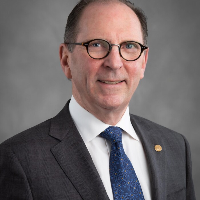 Un portrait de David H. Jenkins.