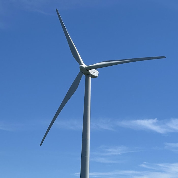 Une éolienne.