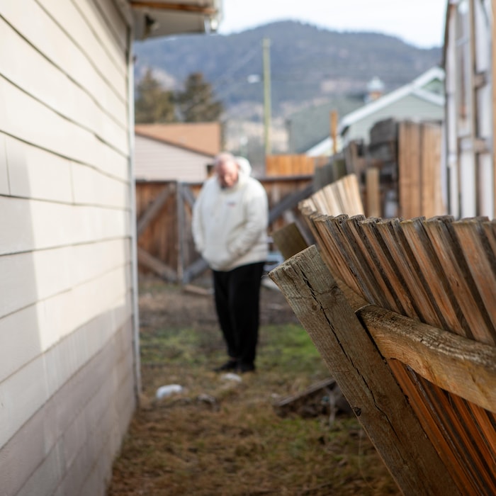 Sean Brown dans son arrière-cour.