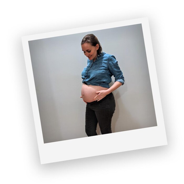 Une femme enceinte.