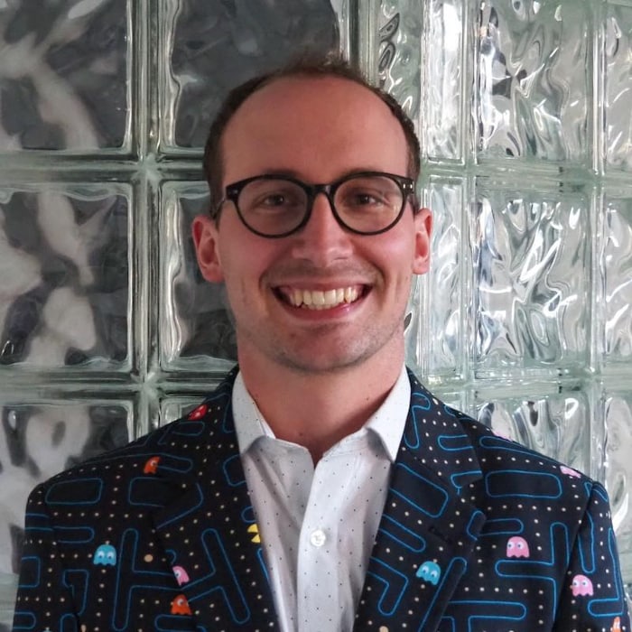 Photo portrait de Pierre-Alexandre Goyette, à l'intérieur.
