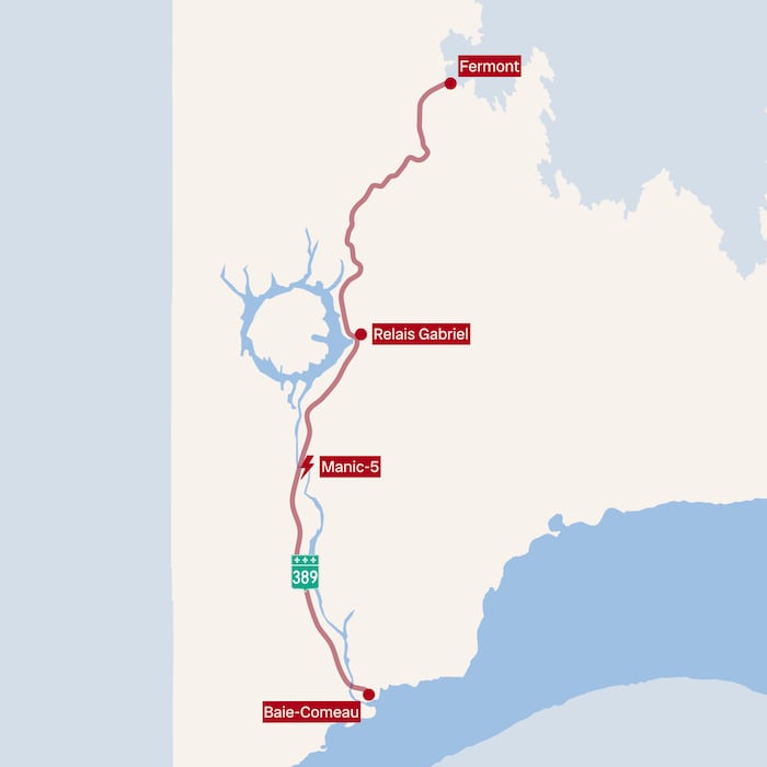 Une carte montrant la position de Baie-Comeau, Manic-5, Relais Gabriel et Fermont.