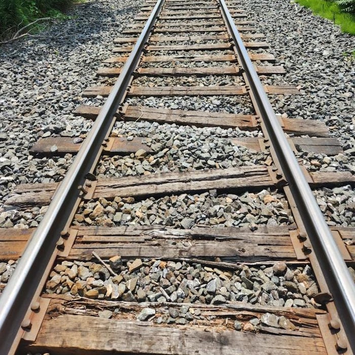 Des traverses déviées.