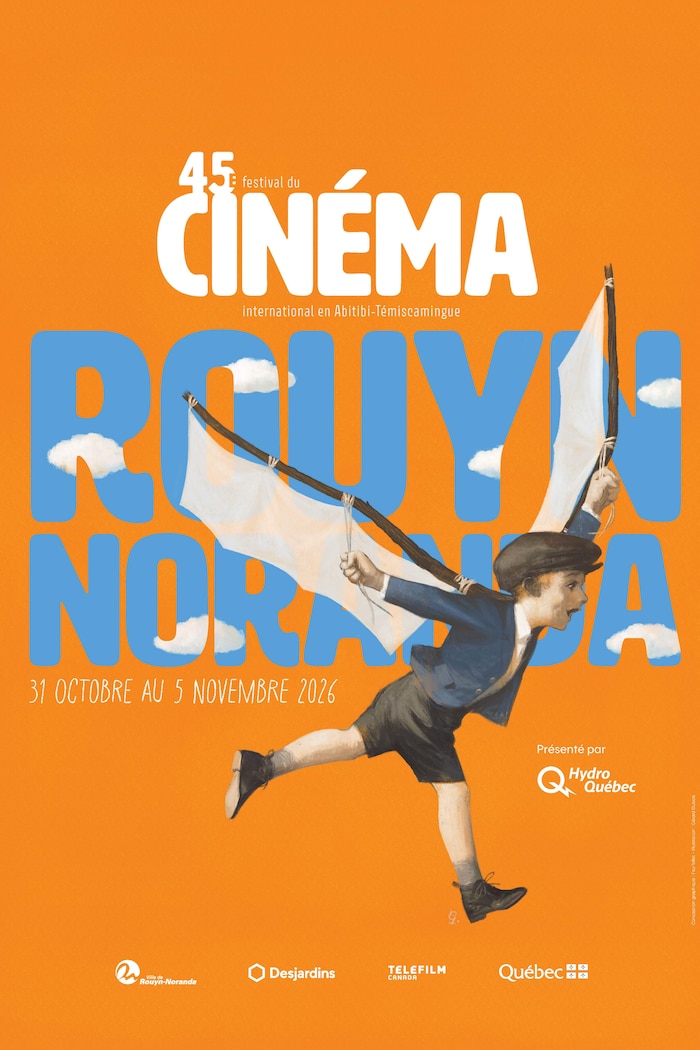 L'affiche du Festival du cinéma international en Abitibi-Témiscamingue, où l'on voit un petit garçon en habits d'époque, s'étant fabriqué des ailes en bois et en toile.
