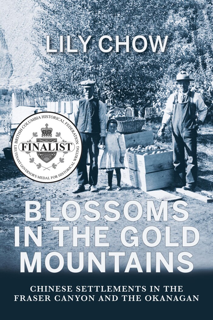 《金山花开，Blossoms in the Gold Mountains》（2018）封面。（Caitlin Press），描述早期移民经历。
